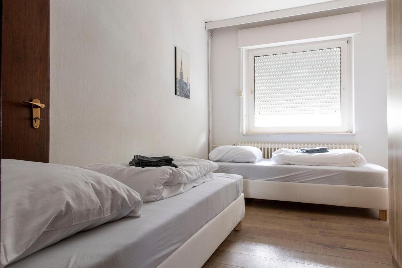 Workers Home- Central - 8 Single Box Spring Beds - Near Enschede グローナウ エクステリア 写真